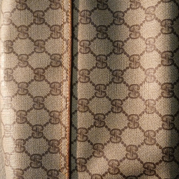 VINTAGE Gucci Cream and Brown Messenger Bag with Signature Monogram - Picture 7 of 16